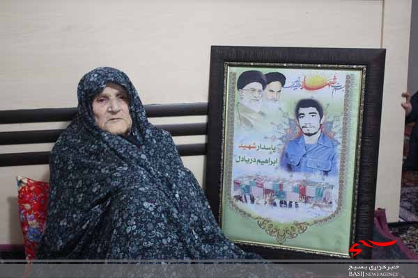 مادری که هزینه سالگرد فرزند شهیدش را به خانواده های آسیب دیده از کرونا اهدا کرد/کمک نقدی به 60 خانواده مادری که هزینه سالگرد فرزند شهیدش را به خانواده های آسیب دیده از کرونا اهدا کرد/کمک نقدی به 60 خانواده