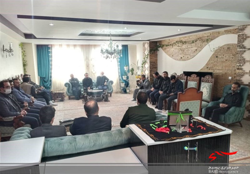 جامعه قدردان و مرهون زحمات جهادگران بسیجی در عرصه سلامت و امنیت است جامعه قدردان و مرهون زحمات جهادگران بسیجی در عرصه سلامت و امنیت است