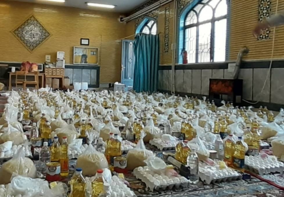 کمک&zwnj;های نقدی و ۱۴۰ بسته معیشتی بین نیازمندان خمینی شهرتوزیع شد