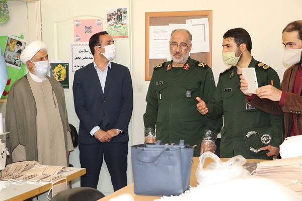 بازدید فرمانده سپاه استان مرکزی از فعالیت گروههای جهادی در شازند بازدید فرمانده سپاه استان مرکزی از فعالیت گروههای جهادی در شازند