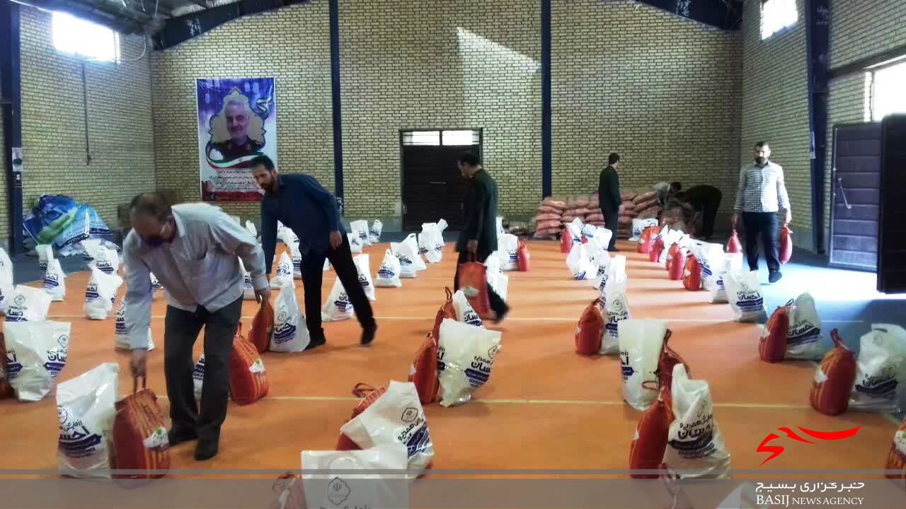 اجرای مرحله سوم رزمایش کمک مومنانه با توزیع 1100بسته معیشتی در بین نیازمندان طارمی اجرای مرحله سوم رزمایش کمک مومنانه با توزیع 1100بسته معیشتی در بین نیازمندان طارمی