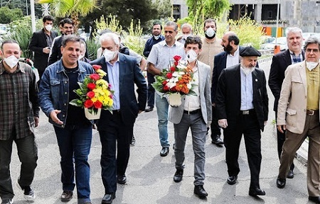 هنرمندان بسیجی از کادر درمان بیمارستان بقیه&zwnj;الله(عج) بازدید کردند