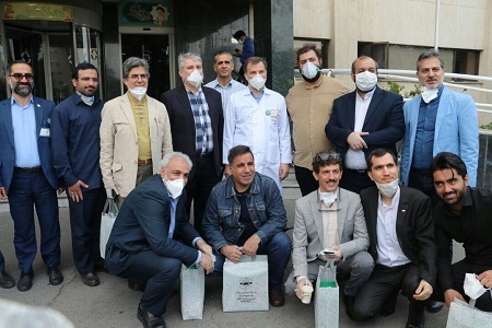هنرمندان بسیجی از کادر درمان بیمارستان بقیه&zwnj;الله(عج) بازدید کردند