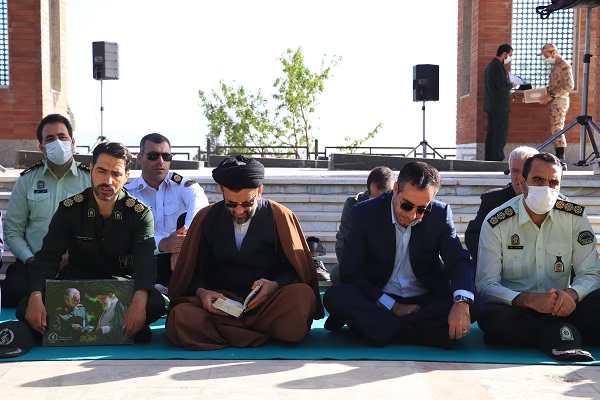 دیری نخواهد پایید که امت اسلامی،به فضل الهی، فتح قدس را مانند فتح خرمشهر جشن بگیرند... دیری نخواهد پایید که امت اسلامی،به فضل الهی، فتح قدس را مانند فتح خرمشهر جشن بگیرند...