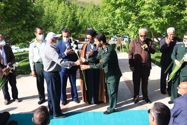 دیری نخواهد پایید که امت اسلامی،به فضل الهی، فتح قدس را مانند فتح خرمشهر جشن بگیرند... دیری نخواهد پایید که امت اسلامی،به فضل الهی، فتح قدس را مانند فتح خرمشهر جشن بگیرند...