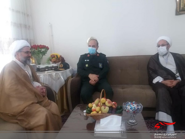 دیدار مسئولان سپاه عاشورا با آزادگان دیدار مسئولان سپاه عاشورا با آزادگان