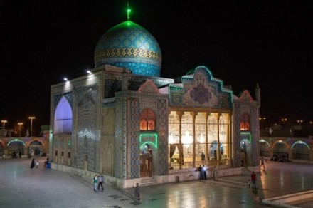زیر گنبد کبود...