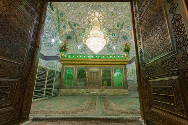 زیر گنبد کبود...