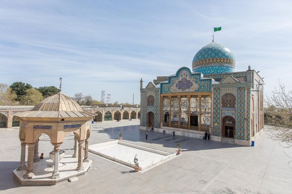 زیر گنبد کبود...