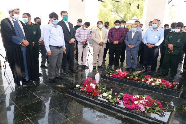 مسئولان عسلویه با آرمان های شهداء تجدید میثاق کردند مسئولان عسلویه با آرمان های شهداء تجدید میثاق کردند