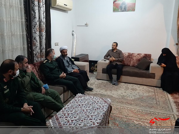 لحظه اعلام خبر بازگشت پیکر مطهر «شهید مدافع حرم محمود رادمهر» به خانواده اش + عکس لحظه اعلام خبر بازگشت پیکر مطهر «شهید مدافع حرم محمود رادمهر» به خانواده اش + عکس