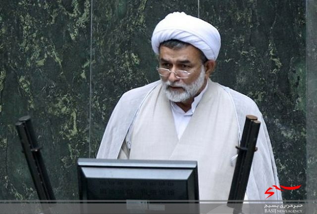 دستگاه&zwnj;های اجرایی دانش آموزان نیازمند را برای تامین وسایل آموزشی شناسایی کنند