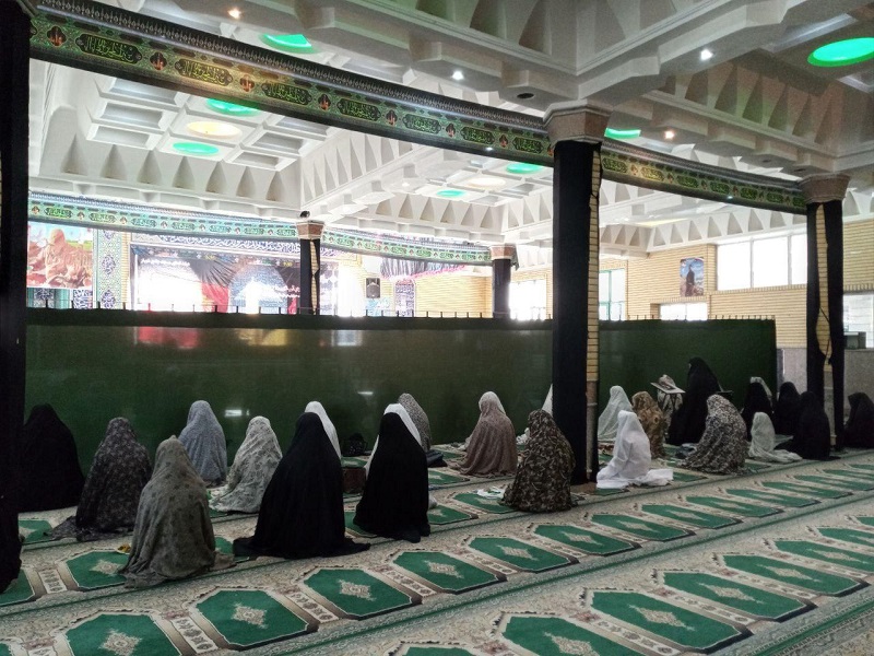 برگزاری نمایشگاه کلام رهبری و نماز جمعه در شهر شهباز محله هفته