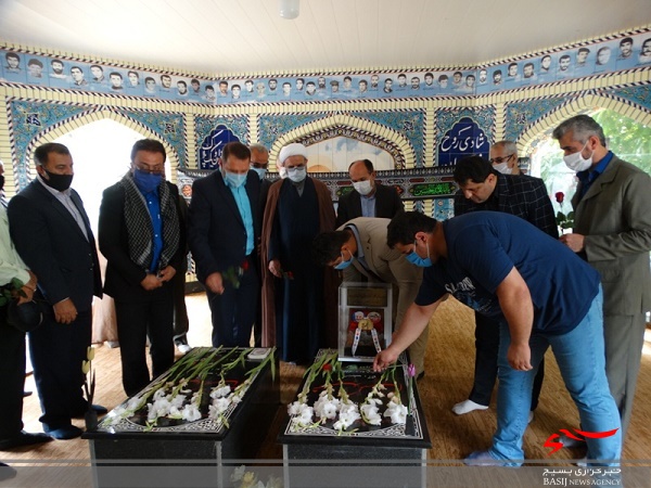 اهدای مدال طلای قهرمان کشتی جهان به شهدای گمنام + تصاویر اهدای مدال طلای قهرمان کشتی جهان به شهدای گمنام + تصاویر