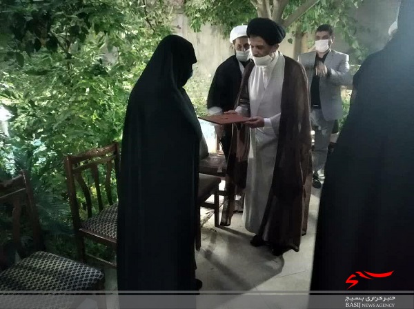 دیدار اساتید بسیجی قم با خانواده شهید &laquo;حسن عرب&raquo;