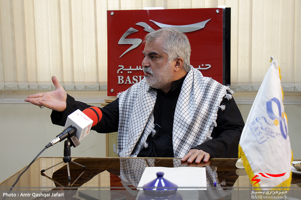 ممد الان جنگ است همت را صدا کن/پشیمان نیستیم ولی پریشانیم ممد الان جنگ است همت را صدا کن/پشیمان نیستیم ولی پریشانیم