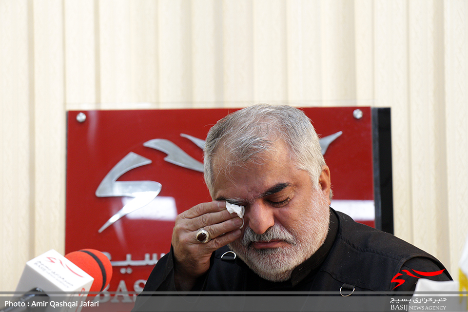 ممد الان جنگ است همت را صدا کن/پشیمان نیستیم ولی پریشانیم ممد الان جنگ است همت را صدا کن/پشیمان نیستیم ولی پریشانیم