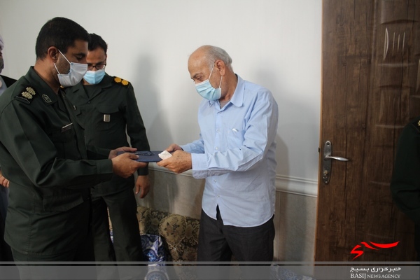 دیدار با خانواده شهید محمد علی دلواری در هفته بسیج دیدار با خانواده شهید محمد علی دلواری در هفته بسیج