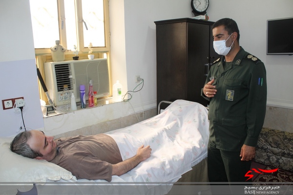 دیدار با خانواده شهید محمد علی دلواری در هفته بسیج دیدار با خانواده شهید محمد علی دلواری در هفته بسیج