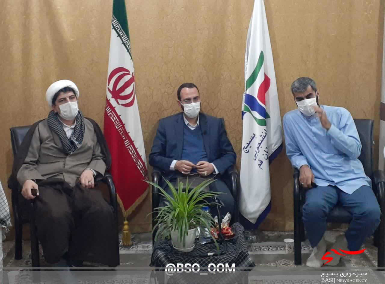 نشست صمیمی مسئول سازمان بسیج دانشجویی کشور با دانشجویان بسیجی قم نشست صمیمی مسئول سازمان بسیج دانشجویی کشور با دانشجویان بسیجی قم