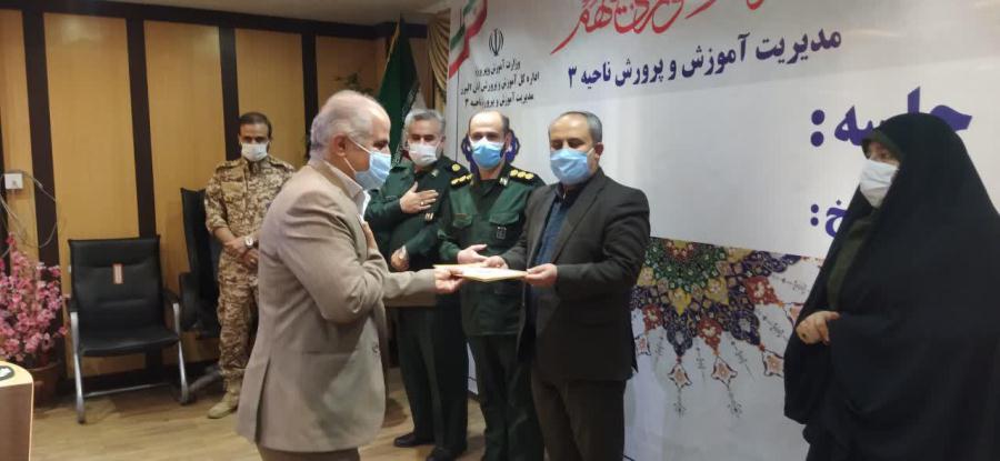 ۱۰۰ بسته لوازم التحریر در بین دانشآموزان نیازمند منطقه تهیه و توزیع شد ۱۰۰ بسته لوازم التحریر در بین دانشآموزان نیازمند منطقه تهیه و توزیع شد