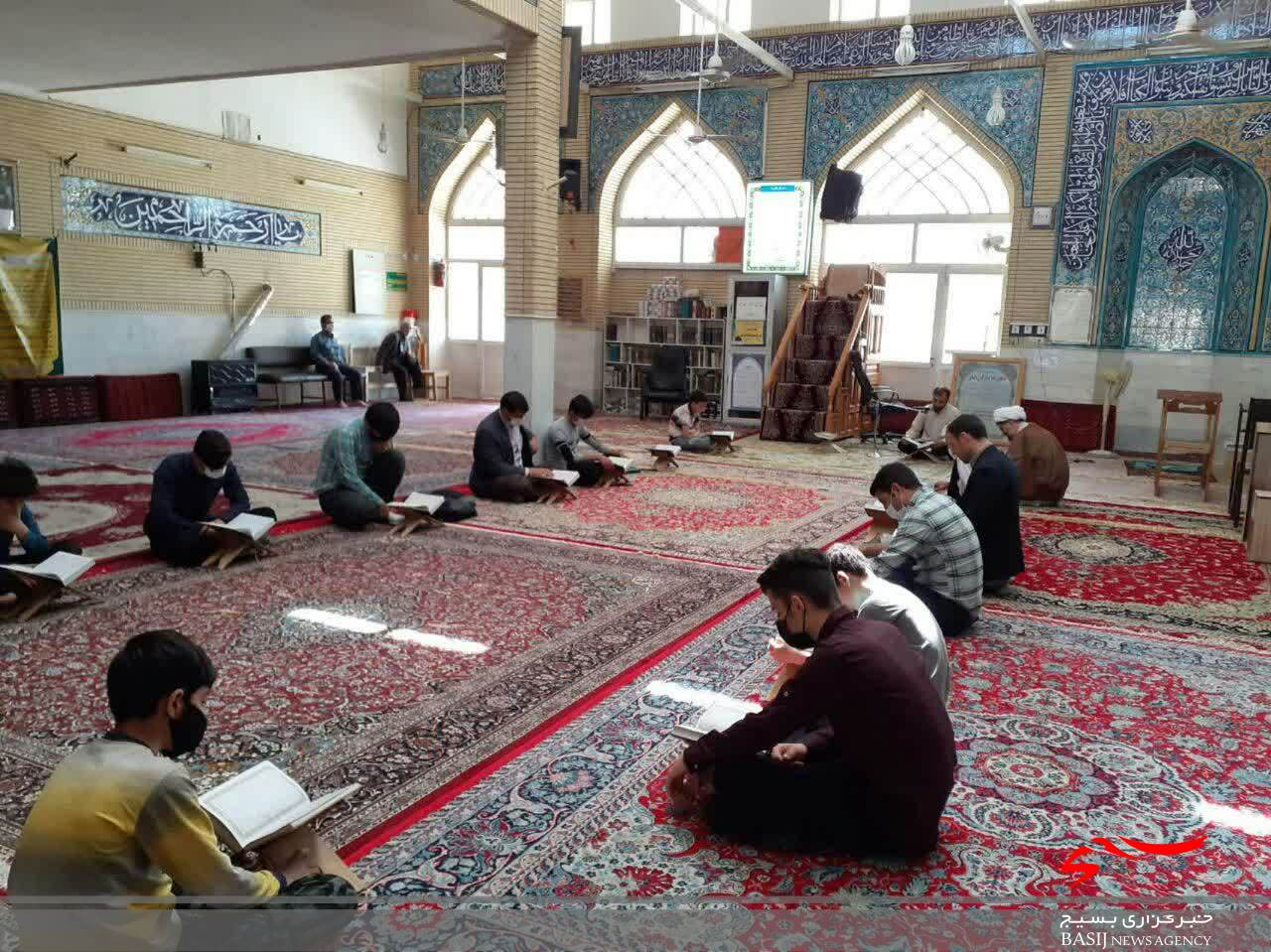 مراسم جزء خوانی قرآن کریم بسیجیان پایگاه امام خمینی (ره) مراسم جزء خوانی قرآن کریم بسیجیان پایگاه امام خمینی (ره)