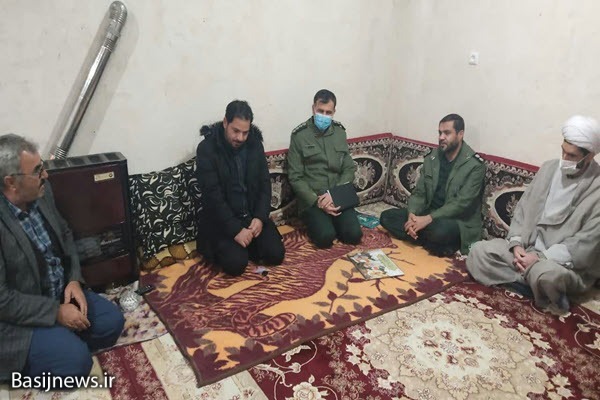 دیدار فرمانده سپاه ناحیه فامینن با خانواده شهید «نعمتی»+تصاویر دیدار فرمانده سپاه ناحیه فامینن با خانواده شهید «نعمتی»+تصاویر