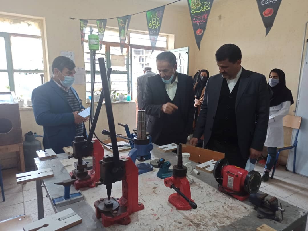 نشان ذوالفقار سردار سلیمانی اثر هنرمند صنایع&zwnj;دستی یاسوجی رونمایی می&zwnj;شود