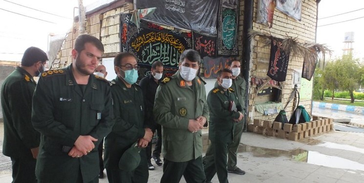 دیدار فرمانده سپاه فتح با خانواده شهید «کشاورز» در گچساران دیدار فرمانده سپاه فتح با خانواده شهید «کشاورز» در گچساران