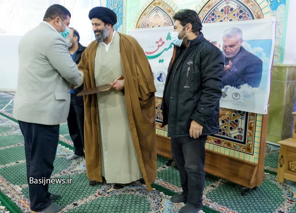 شب شعر «شمیم عشق» با محوریت سردار سلیمانی در یاسوج برگزار شد شب شعر «شمیم عشق» با محوریت سردار سلیمانی در یاسوج برگزار شد