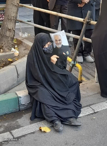 مراسم تشییع پیکر ۱۵۰ شهید گمنام از دانشگاه تهران