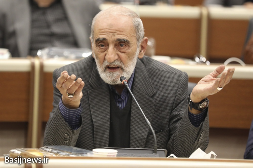 برخی از رسانههای داخلی برای دشمن کوچه باز میکنند برخی از رسانههای داخلی برای دشمن کوچه باز میکنند