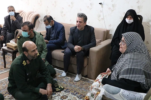 هم&zwnj;نشینی با خانواده&zwnj;های شهدا، انگیزه ما را برای خدمت دوچندان می&zwnj;کند