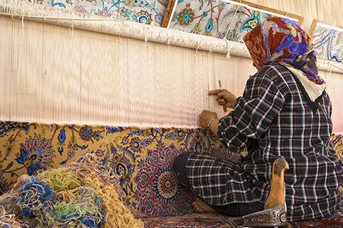 اشتغالزایی برای برای بافندگان فرش دستباف در شهرستان چهارباغ اشتغالزایی برای برای بافندگان فرش دستباف در شهرستان چهارباغ