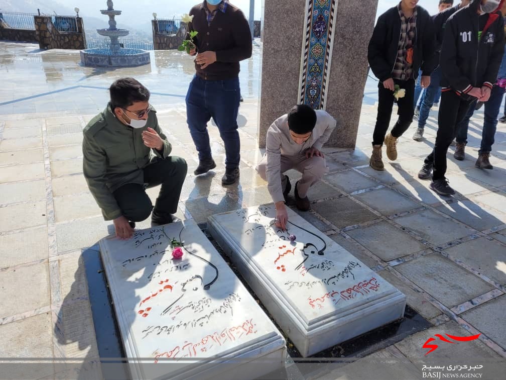 تجدید میثاق دانش آموزان بسیجی با شهدای گمنام یاسوج تجدید میثاق دانش آموزان بسیجی با شهدای گمنام یاسوج
