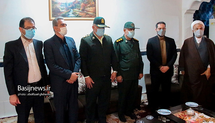 دیدار مسئولان شهرستان دشتستان با خانواده شهیدان عباس سلیمی فرد و مشایخ به مناسبت دهه فجر دیدار مسئولان شهرستان دشتستان با خانواده شهیدان عباس سلیمی فرد و مشایخ به مناسبت دهه فجر