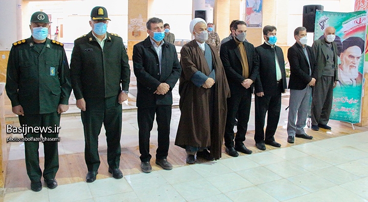 تجدید میثاق مسئولان شهرستان دشتستان با شهدا در اولین روز ایام دهه فجر تجدید میثاق مسئولان شهرستان دشتستان با شهدا در اولین روز ایام دهه فجر