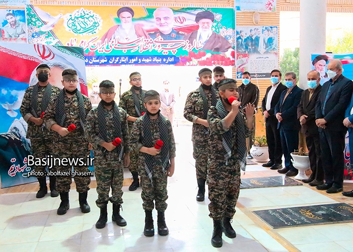 تجدید میثاق مسئولان شهرستان دشتستان با شهدا در اولین روز ایام دهه فجر تجدید میثاق مسئولان شهرستان دشتستان با شهدا در اولین روز ایام دهه فجر