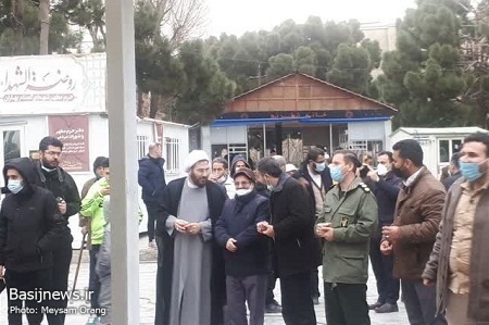 غباروبی و عطرافشانی مزار شهدای گمنام