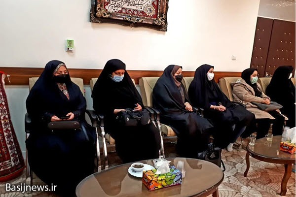 دیدار جمعی از هنرمندان با امام جمعه ملایر دیدار جمعی از هنرمندان با امام جمعه ملایر