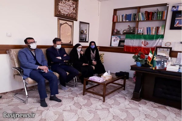 دیدار جمعی از هنرمندان با امام جمعه ملایر دیدار جمعی از هنرمندان با امام جمعه ملایر