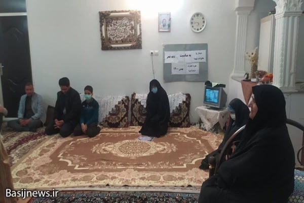 دیدار بسیجیان حوزه حضرت مریم(س) ملایر با خانواده شهدا دیدار بسیجیان حوزه حضرت مریم(س) ملایر با خانواده شهدا