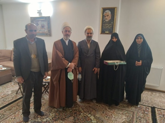 درپایان این دیدار ها با اهداء هدیه از زحمات و صبر و شکیبایی&nbsp; این بزرگواران تقدیر شد