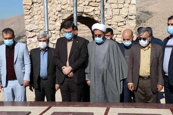ادای احترام معاون رئیس جمهور و رئیس بنیاد شهید و امور ایثارگران به شهدای استان فارس ادای احترام معاون رئیس جمهور و رئیس بنیاد شهید و امور ایثارگران به شهدای استان فارس