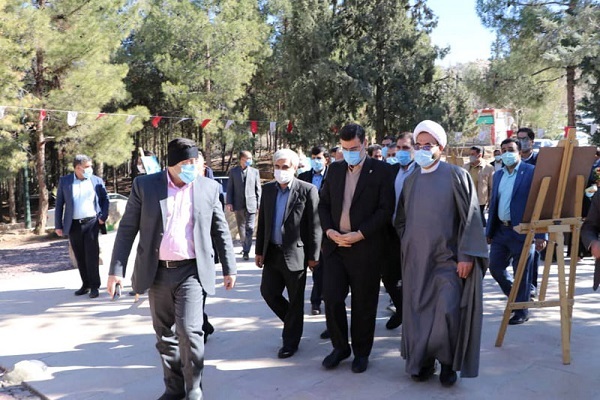 ادای احترام معاون رئیس جمهور و رئیس بنیاد شهید و امور ایثارگران به شهدای استان فارس ادای احترام معاون رئیس جمهور و رئیس بنیاد شهید و امور ایثارگران به شهدای استان فارس