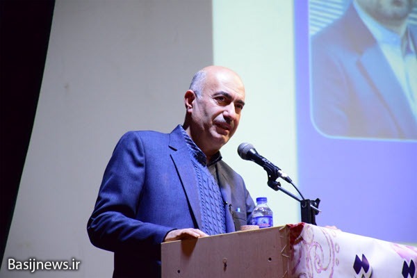 امروز صنعتگران ما در جبهه اقتصادی میجنگند امروز صنعتگران ما در جبهه اقتصادی میجنگند