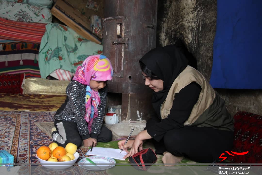 خدمات رسانی جهادی بسیج جامعه کشاورزی سپاه فتح در مناطق دور افتاده /۲۰۰۰ راَس دام در روستای نده واکسینه شدند