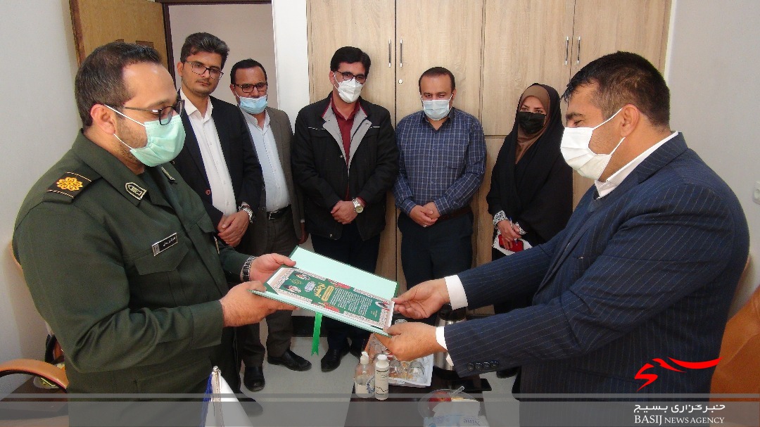 مسئول سازمان بسیج رسانه کهگیلویه و بویراحمد تجلیل شد مسئول سازمان بسیج رسانه کهگیلویه و بویراحمد تجلیل شد