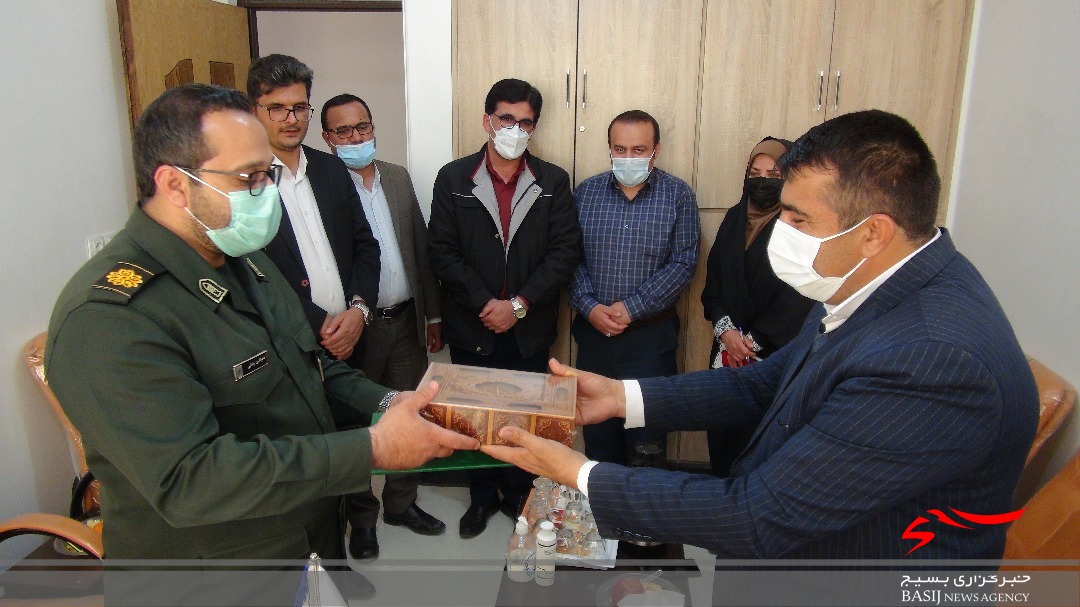 مسئول سازمان بسیج رسانه کهگیلویه و بویراحمد تجلیل شد مسئول سازمان بسیج رسانه کهگیلویه و بویراحمد تجلیل شد