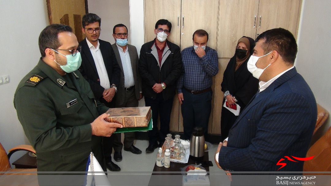 مسئول سازمان بسیج رسانه کهگیلویه و بویراحمد تجلیل شد مسئول سازمان بسیج رسانه کهگیلویه و بویراحمد تجلیل شد